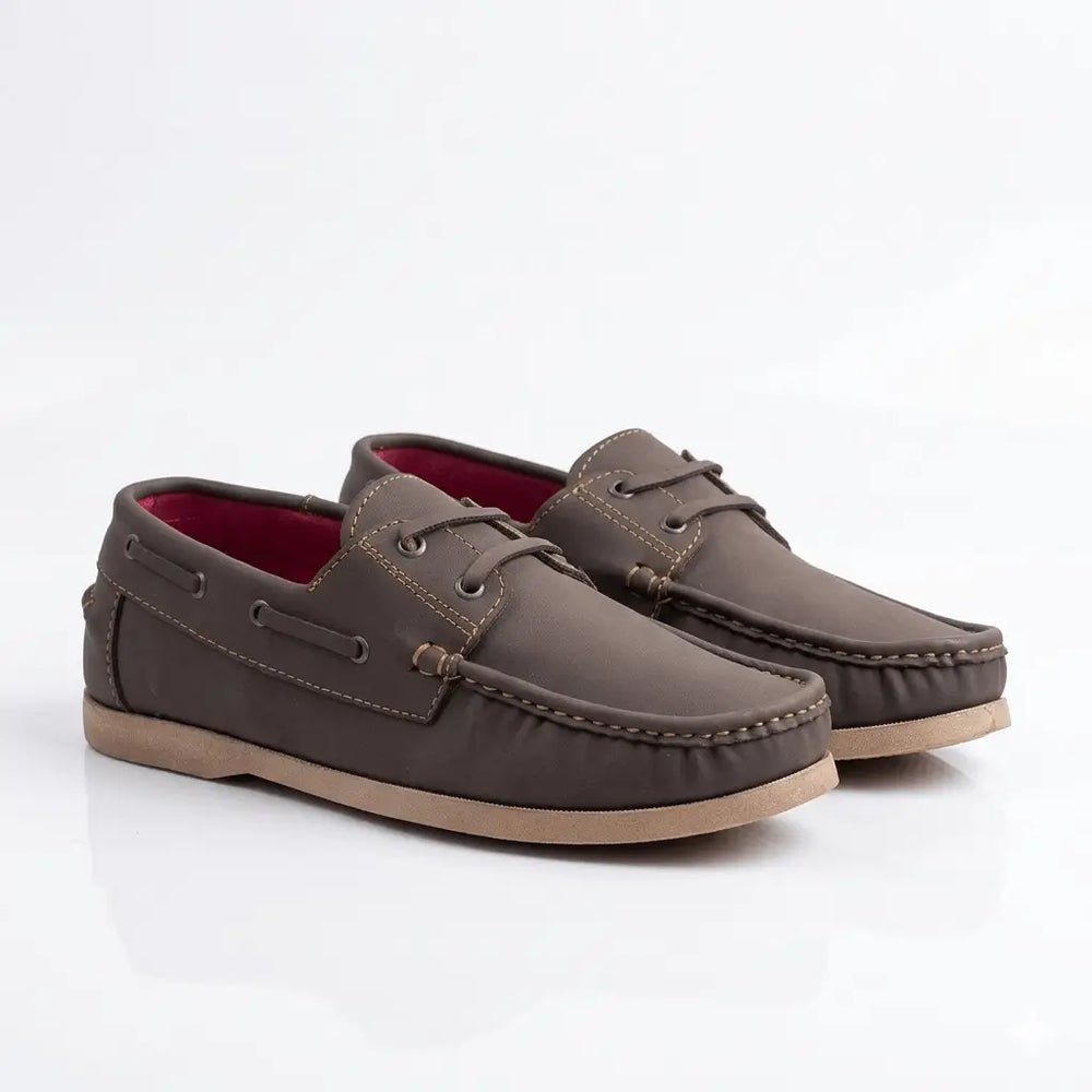 Mocasines café oscuro estilo náutico Apache Manuel para hombre con costuras decorativas, forro acolchado y suela antideslizante, comodidad duradera y versatilidad urbana