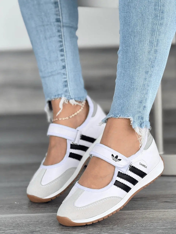 Baletas Kalico blancas estilo Mary Jane con correa ajustable, suela de goma antideslizante y plantilla acolchada para máxima comodidad y look casual urbano perfecto para el día a día