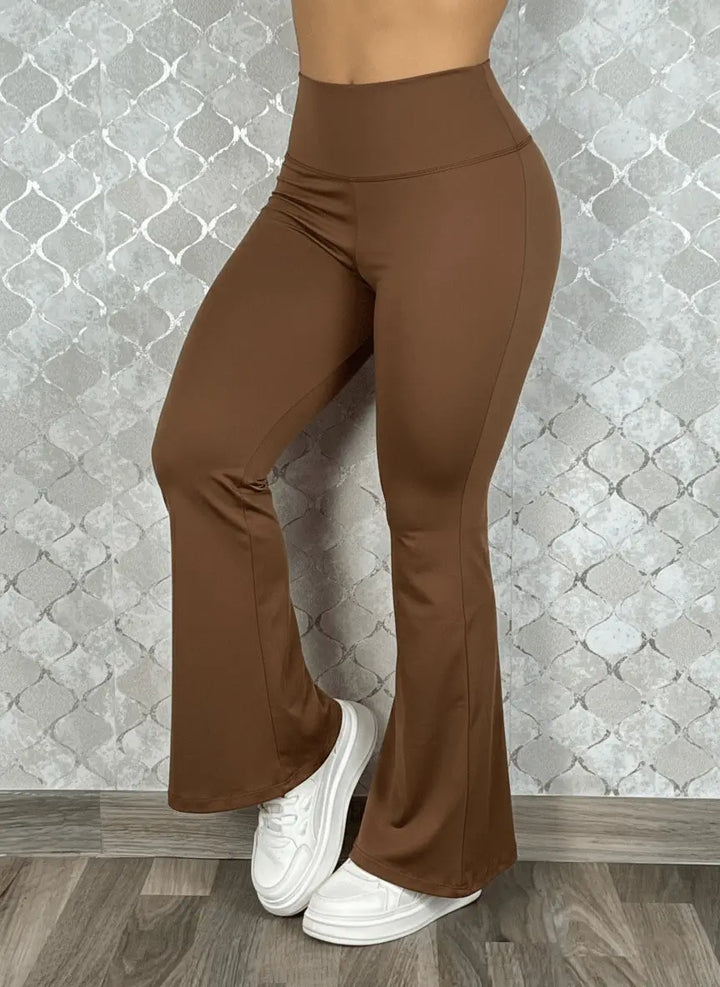 Imagen de pantalón para mujer elegante y versátil, corte clásico con ajuste favorecedor, tejido cómodo y flexible, ideal para oficina, eventos y uso diario y combina con zapatos formales o casuales
