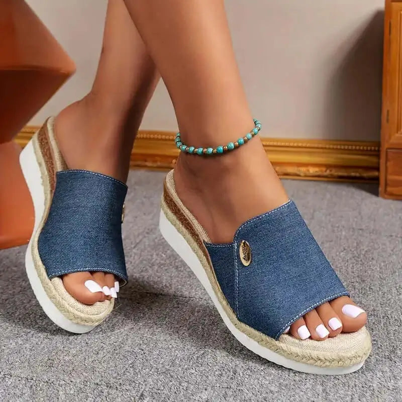 Sandalias de yute con plataforma cómoda y suela antiderrapante, diseño casual en tela tipo mezclilla ideal para uso diario, frescas y ligeras para estilizar el pie ofreciendo soporte y elegancia en climas cálidos.