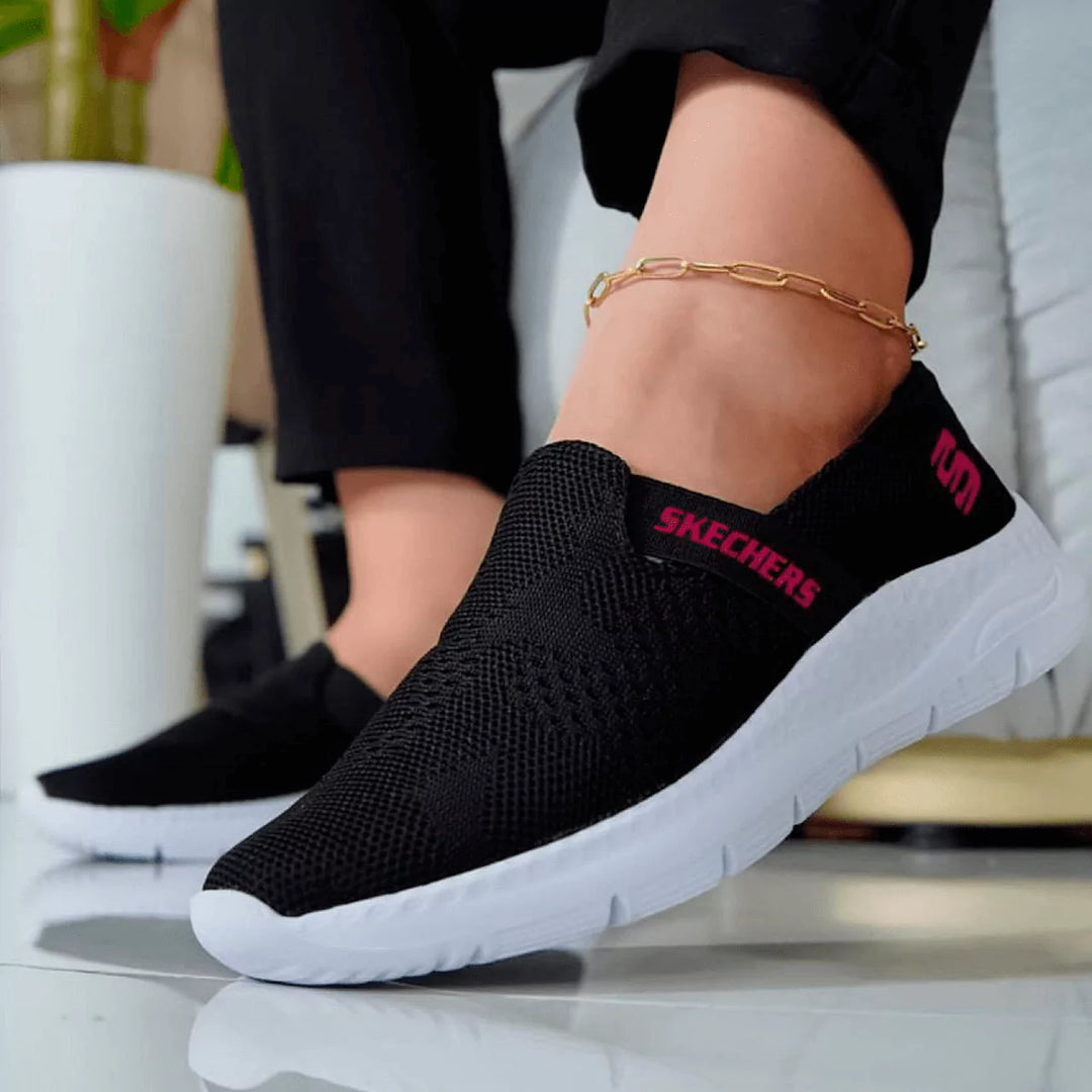 Zapatillas Super Flex en color negro, diseño minimalista y cómodo, perfecto para largas jornadas con estilo discreto