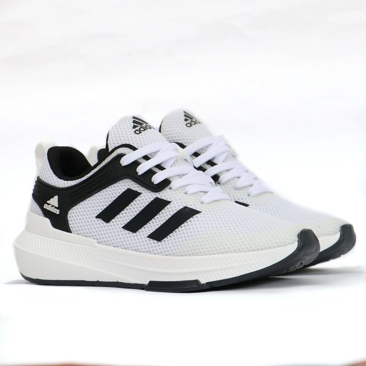 Zapatillas deportivas blancas con detalles negros, diseño ligero y transpirable con suela antideslizante para mayor comodidad y seguridad al caminar, ideales para uso diario y actividad física, calzado moderno y duradero para hombres y mujeres.