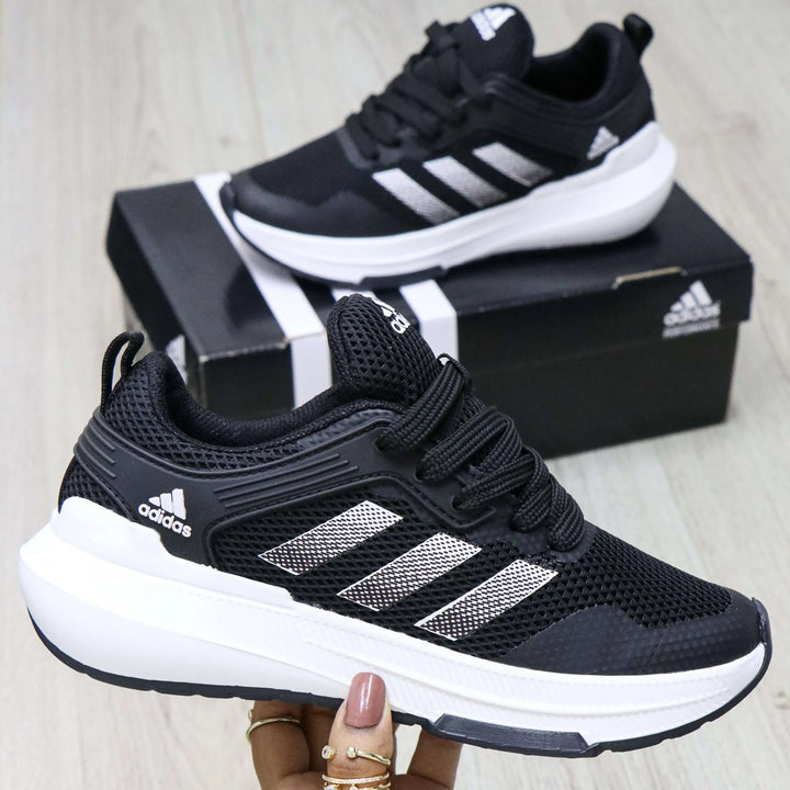 Zapatillas deportivas negras Falcon con diseño moderno y transpirable, suela antiderrapante y amortiguación ligera para máximo confort y soporte en actividades diarias y deportivas. Ideal para uso casual y entrenamiento.