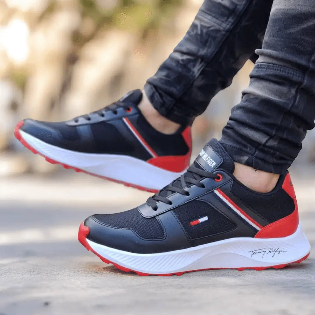 Zapatillas deportivas Legacy en negro y rojo con diseño moderno, suela blanca anatómica para máxima comodidad y absorción de impactos, ideales para uso diario y actividades casuales, material transpirable que favorece ventilación y evita malos olores, calzado ligero y duradero para hombre que combina estilo y funcionalidad.
