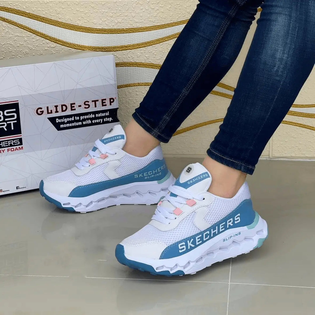 Zapatillas Madrid deportivas en blanco y azul con malla transpirable, suela ligera con amortiguación reactiva y agarre antideslizante para confort, soporte ergonómico y versatilidad en caminatas, entrenamientos y uso diario