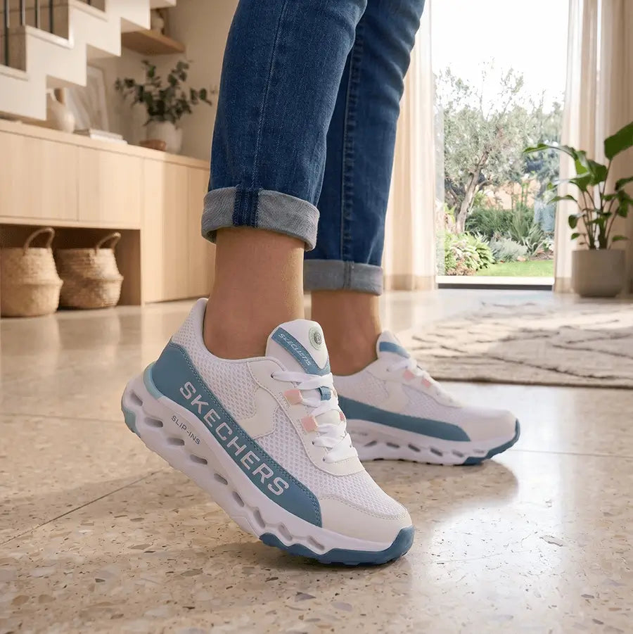 Zapatillas Madrid para mujer en blanco y celeste con malla transpirable, suela antideslizante y amortiguación ligera ideal para uso diario