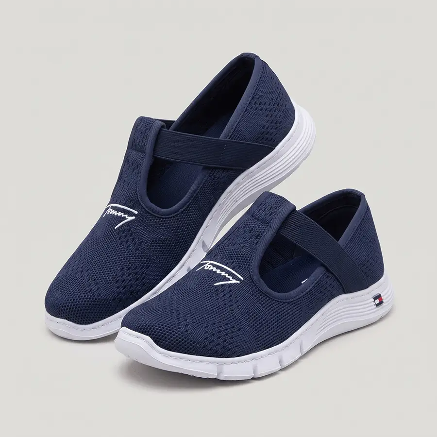 Zapatillas Milán para mujer en azul marino con tejido de malla transpirable, diseño sin cordones con banda elástica, suela blanca ligera antideslizante y plantilla acolchada para máximo confort diario
