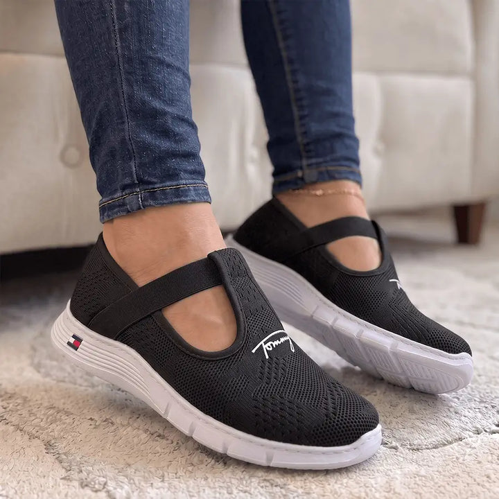 Zapatillas Milán negras con suela blanca ligera, tejido knit transpirable y correa cruzada, calzado deportivo femenino ultracómodo con amortiguación y suela antideslizante ideal para uso diario y caminatas urbanas
