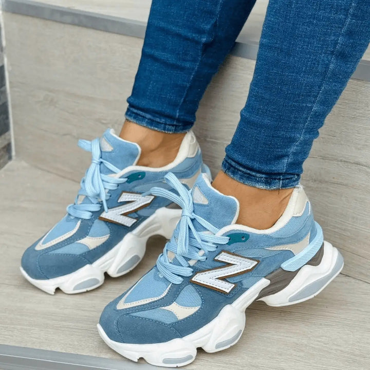 Zapatillas Noble urbanas color azul celeste con diseño chunky, suela acolchada antideslizante y material transpirable para máxima comodidad y estilo moderno