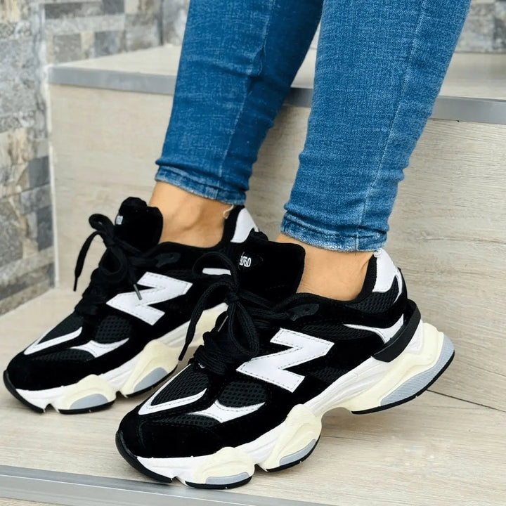 Zapatillas Noble negras y blancas deportivas con diseño chunky, suela acolchada de EVA, amortiguación antimpacto y malla transpirable para estilo urbano y comodidad total