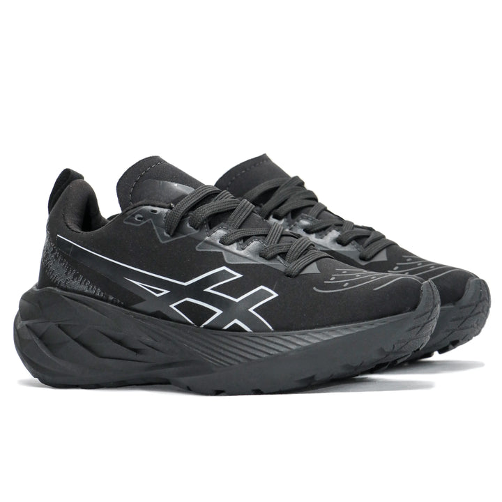 Zapatillas Novablast negras con amortiguación reactiva para running, suela antideslizante de alta tracción, diseño ligero y transpirable que ofrece confort y soporte en entrenamientos diarios