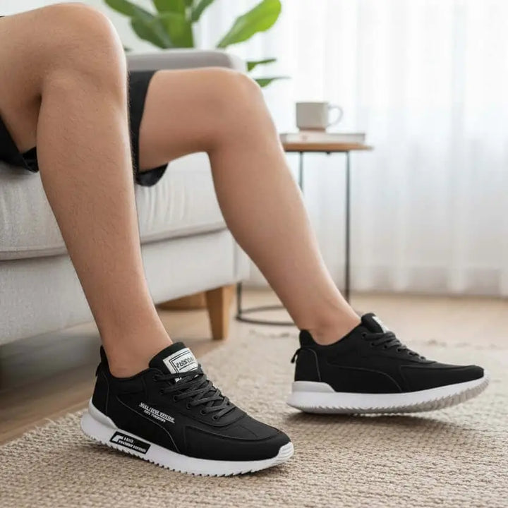 Zapatillas negras para hombre con diseño moderno y cómodo, suela blanca antideslizante y materiales transpirables que ofrecen confort para uso diario y actividades deportivas. Calzado ligero y duradero ideal para caminar y entrenar con estilo.