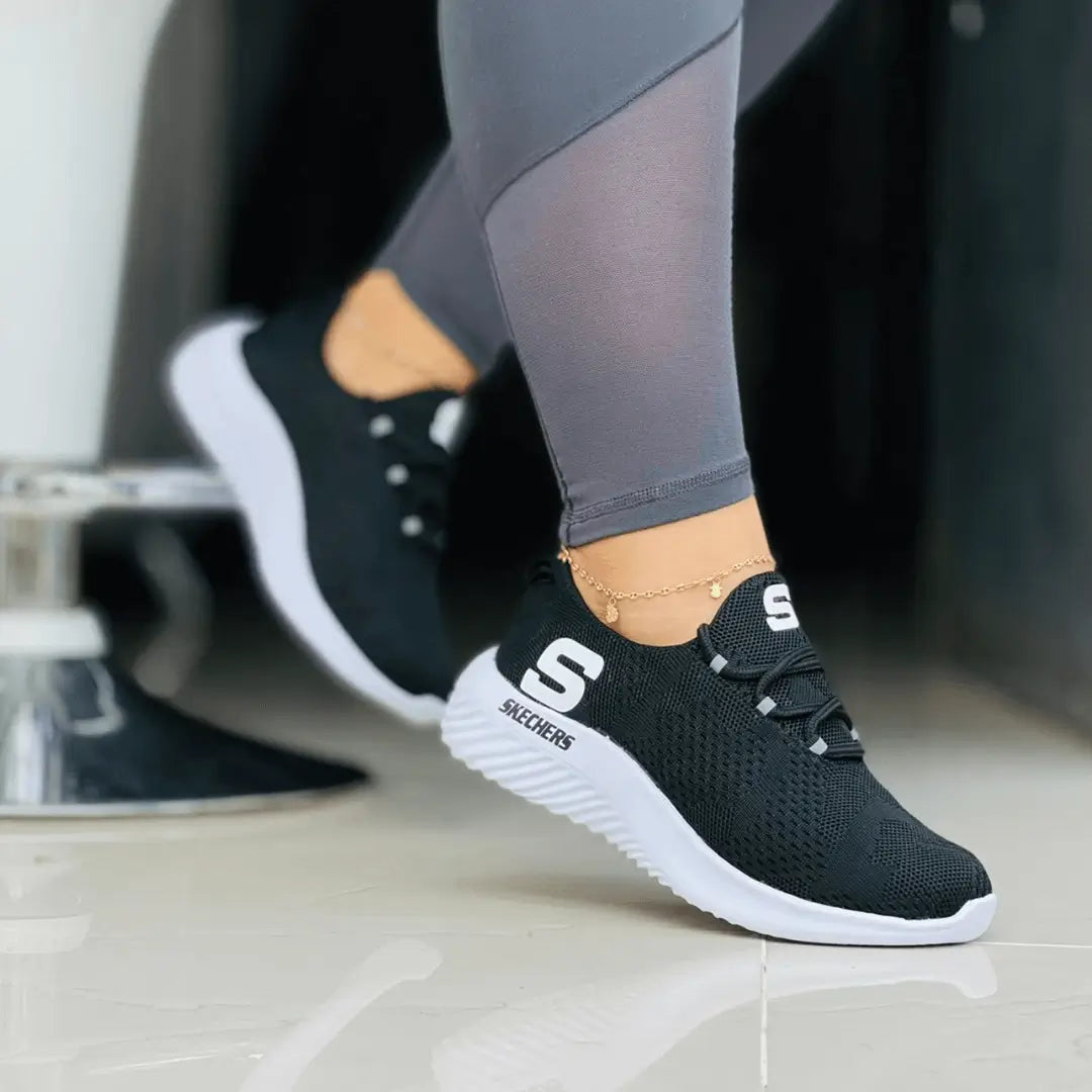 Zapatillas deportivas negras para mujer con suela blanca, diseño ligereza y comodidad para uso diario, ideales para caminar y ejercicios, material transpirable y ajuste seguro que proporciona apoyo y estilo moderno.