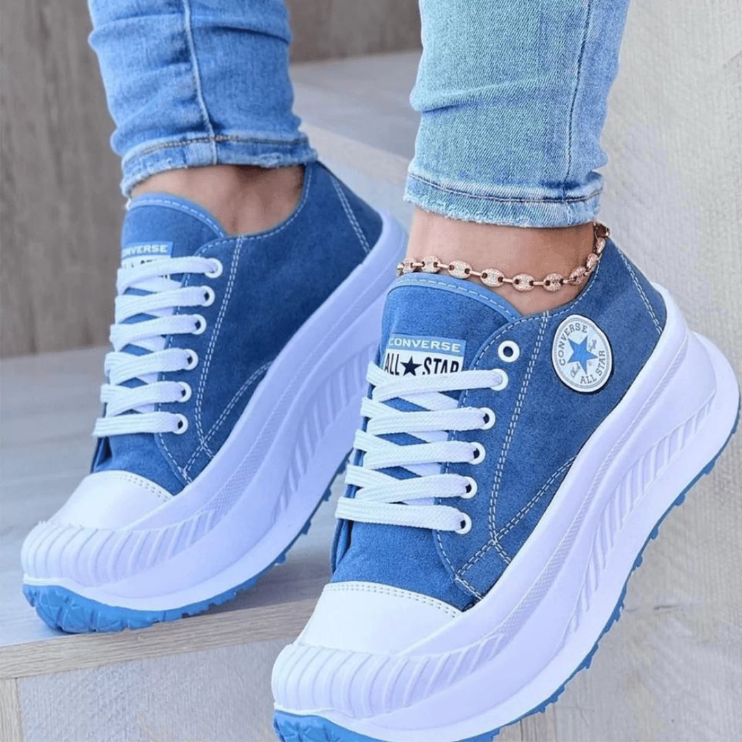 Zapatillas Star High en tono azul profundo, una explosión de frescura y personalidad en cada paso