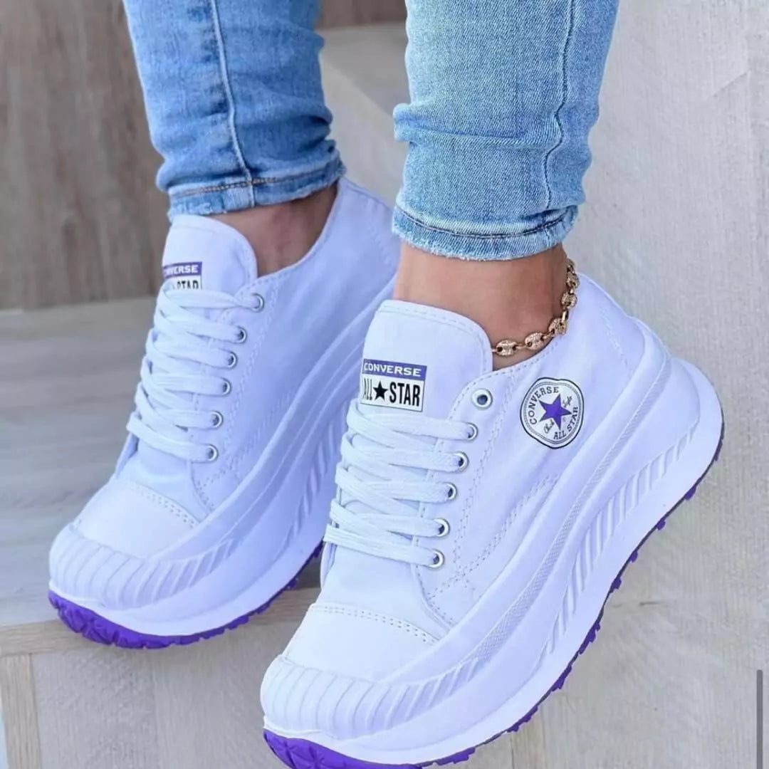 Zapatillas Star High blanco con detalles en lila, perfectas para un look delicado y encantador