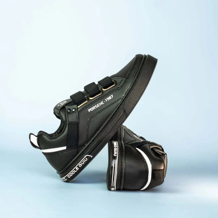 zapatos deportivos negros con cierre de velcro, diseño moderno y cómodo para uso diario, suela antideslizante, ideales para caminar y actividades casuales, calzado versátil y resistente para hombre y mujer