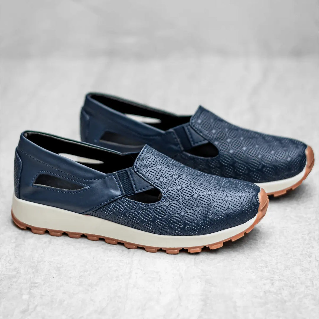 Zapatos Oxford Amélia color azul marino para mujer, con diseño ergonómico y suela antideslizante de caucho, ideales para uso diario y largas caminatas, material transpirable que ofrece comodidad y soporte extra para pies sensibles.