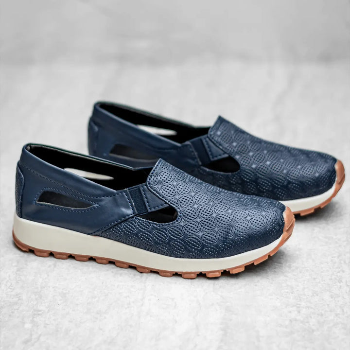 Zapatos Oxford Amélia color azul marino para mujer, con diseño ergonómico y suela antideslizante de caucho, ideales para uso diario y largas caminatas, material transpirable que ofrece comodidad y soporte extra para pies sensibles.