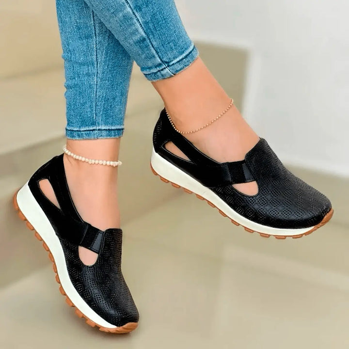Zapatillas femeninas negras Zapatos Oxford Amélia con suela antiderrapante color blanco y marrón, diseño ergonómico con cortes laterales para mayor transpirabilidad, ideales para uso diario, cómodas y livianas perfectas para caminar largas distancias y mantener los pies frescos todo el día.