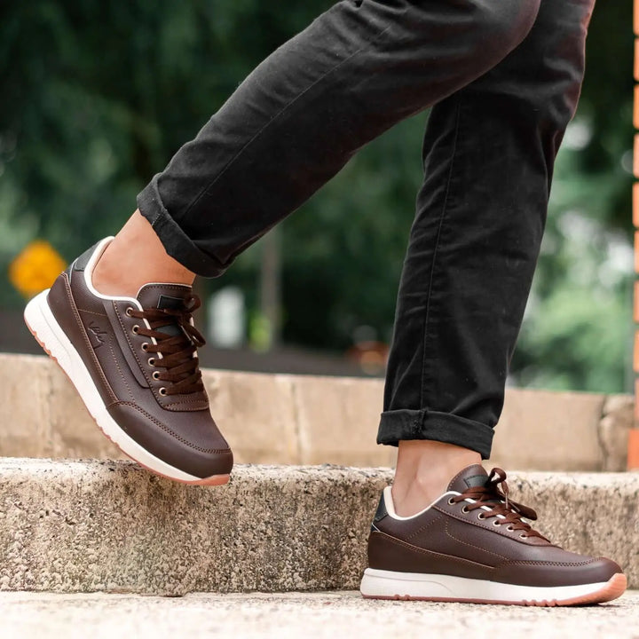 Zapatos casuales color café oscuro para hombre, cómodos y resistentes, suela antideslizante perfecta para caminar todo el día, estilo moderno y versátil ideal para uso diario y actividades urbanas, calzado deportivo ligero con buena amortiguación.