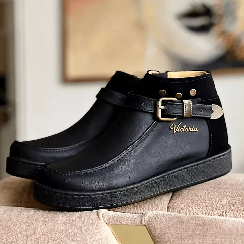 Botines negros elegantes para mujer con diseño sofisticado y cómodo, material resistente al desgaste y suela antideslizante, ideales para uso diario y ocasiones formales, combinan estilo y durabilidad para un look moderno y práctico.