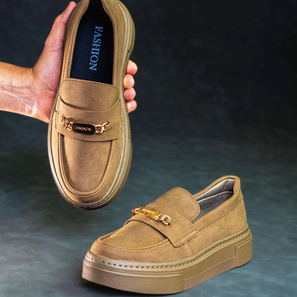 Mocasín beige para mujer estilo Versalles con suela gruesa antideslizante, diseño cómodo y elegante ideal para uso diario, fabricado con materiales resistentes y suave textura que brinda confort y durabilidad, calzado casual perfecto para combinar con diferentes estilos.