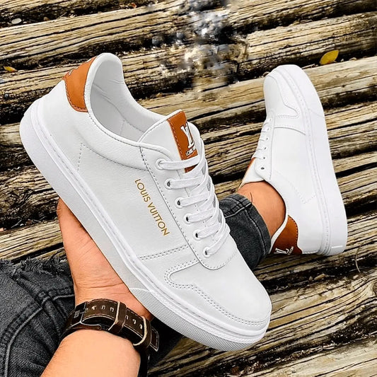 Zapatos casuales Palermo color blanco con detalles en marrón claro, diseño cómodo y moderno para uso diario, suela antideslizante y material resistente ideal para caminar largas distancias con estilo, perfectos para combinar con ropa casual y urbana.