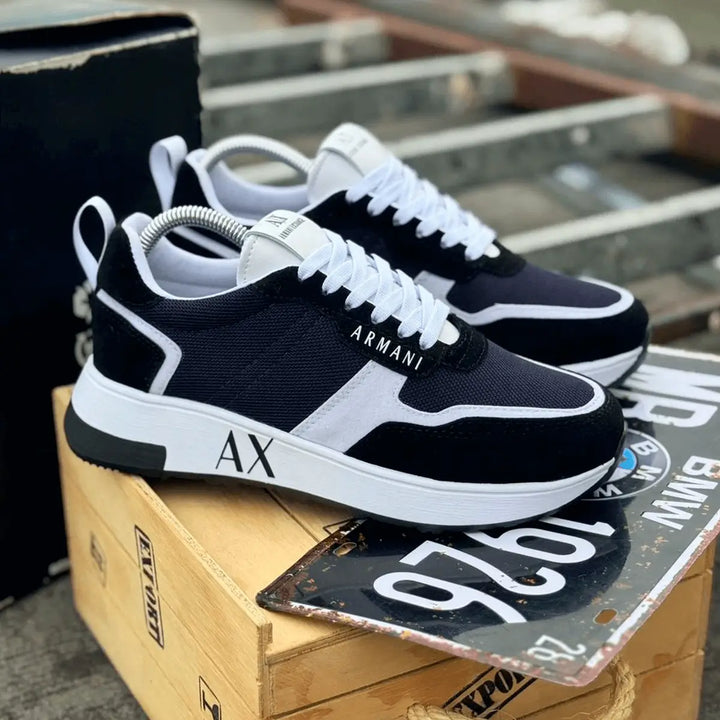 Tenis Urbano negro y blanco para hombre con diseño moderno y cómodo, suela ligera y antideslizante, ideal para uso diario y estilo casual en ciudad, calzado deportivo de alta calidad para caminar con soporte y durabilidad.