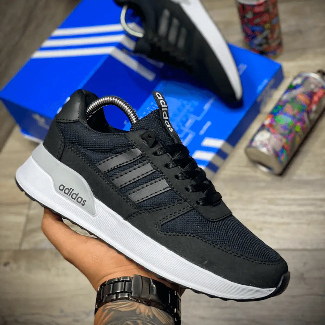 zapato deportivo urbano ZX500 color negro con diseño moderno para hombre con suela acolchada de alta absorción de impacto ideal para caminatas y uso diario cómodo y resistente en tendencia para estilo casual y urbano