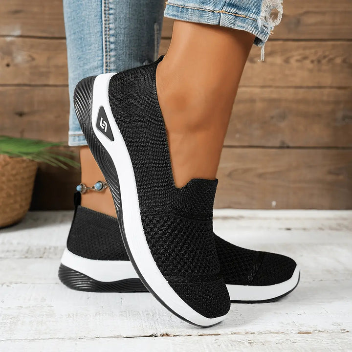 Zapatillas livianas color negro para mujer, diseño cómodo y transpirable con suela antiderrapante, ideales para uso diario y caminar, calzado flexible que ofrece soporte y estilo casual moderno.