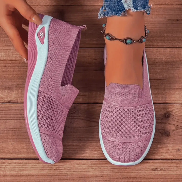 Zapatillas livianas rosadas para mujer, con diseño tejido transpirable, suela antideslizante y cómoda, ideales para uso diario, proporcionando frescura y soporte optimo en cada paso.