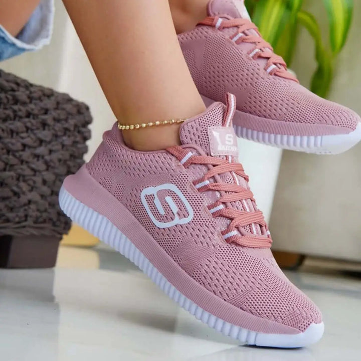 Zapatillas Comfort Fit color rosa para mujer, diseño deportivo con tejido transpirable, suela antideslizante y ligera que proporciona comodidad y soporte ideal para uso diario y actividades físicas.