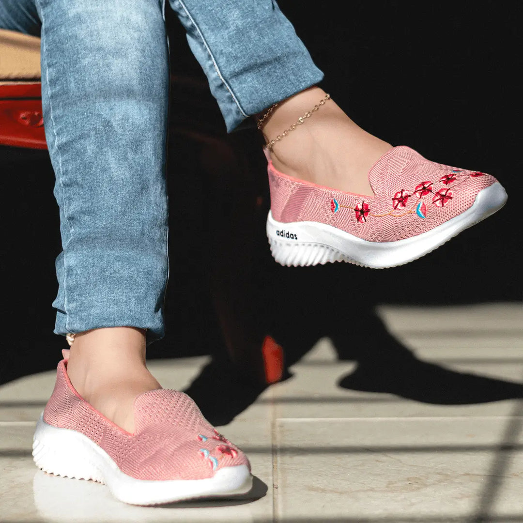 Zapatillas Floral rosas para mujer con diseño bordado de flores, calzado cómodo y ligero con suela antideslizante, ideales para uso diario y paseos casuales, perfectas para combinar con jeans y ropa informal, ofreciendo soporte y estilo único.