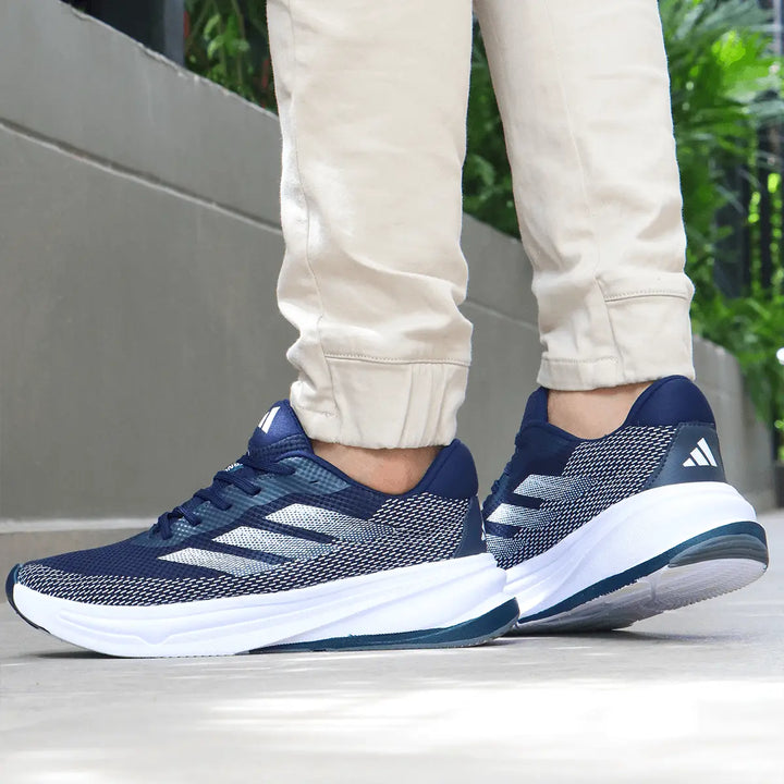 Zapatillas deportivas para hombre color azul con blanco, diseño moderno y transpirable, suela antideslizante y ligera que proporciona comodidad y soporte perfecto para correr y actividades diarias.