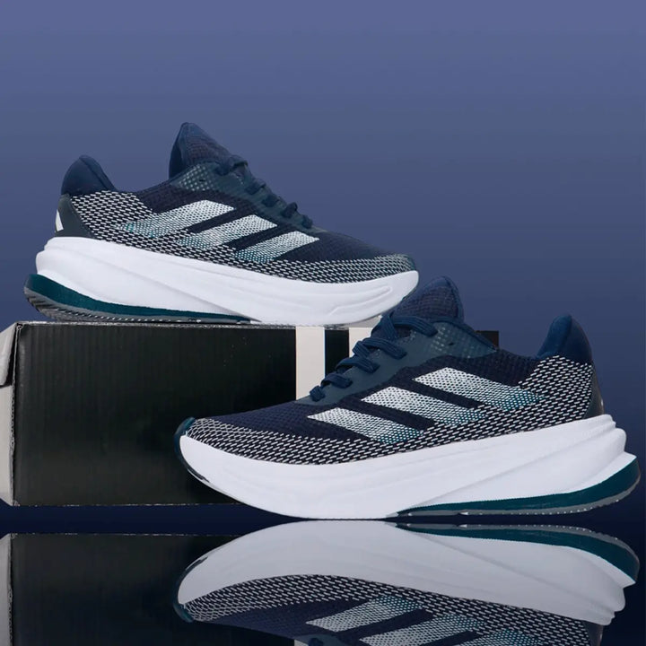Zapatillas deportivas negras con detalles en blanco y azul, diseño ergonómico y suela acolchada para máxima comodidad y soporte en actividades diarias y deportivas, ideales para correr y entrenar con estilo y durabilidad.