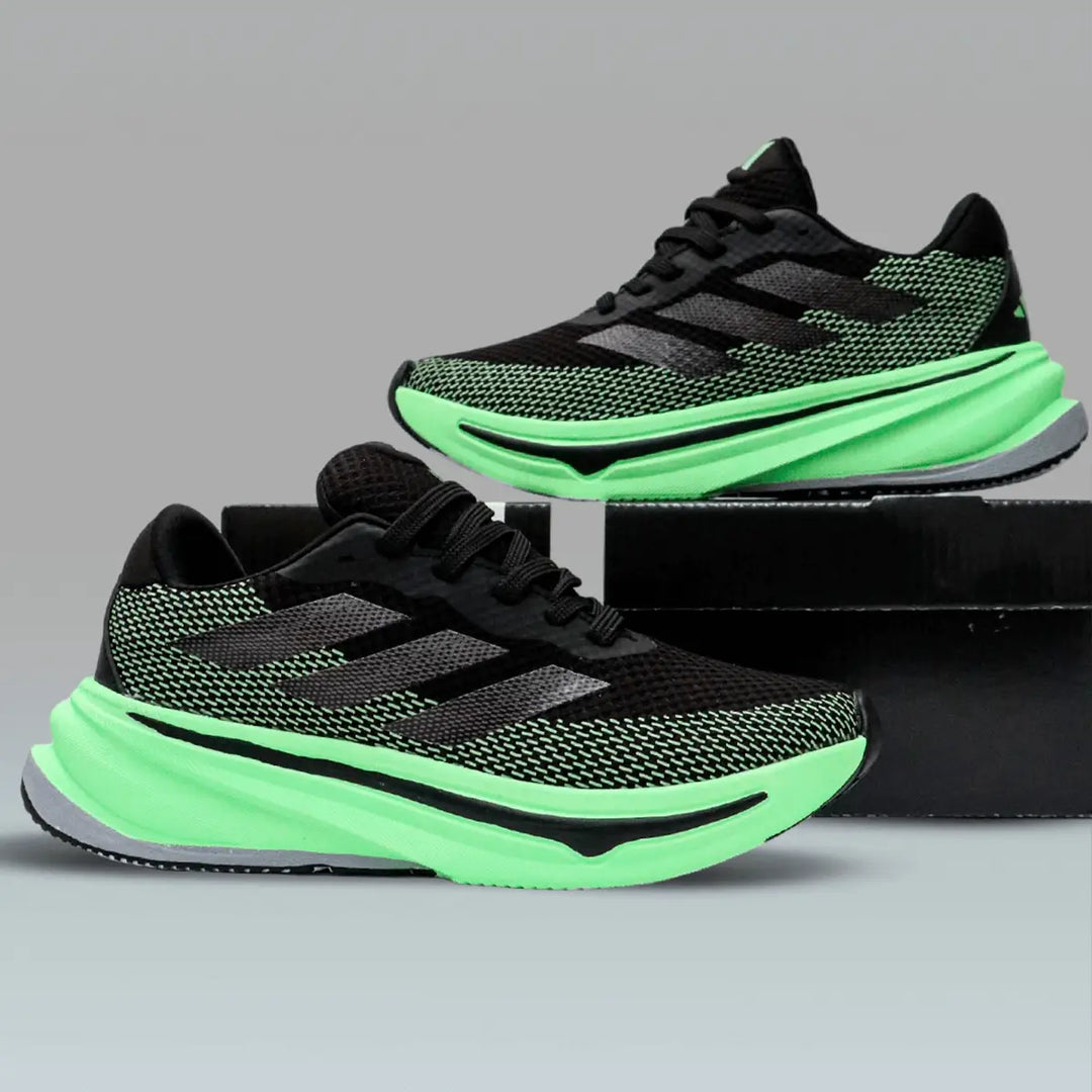 Zapatillas deportivas negras con detalles en verde neón, diseño ligero y transpirable, suela acolchada para máxima amortiguación y soporte, ideales para correr y entrenamiento diario, calzado cómodo y resistente para rendimiento óptimo.